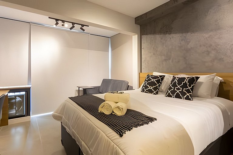 Apto com Cama Queen + Sofá Cama