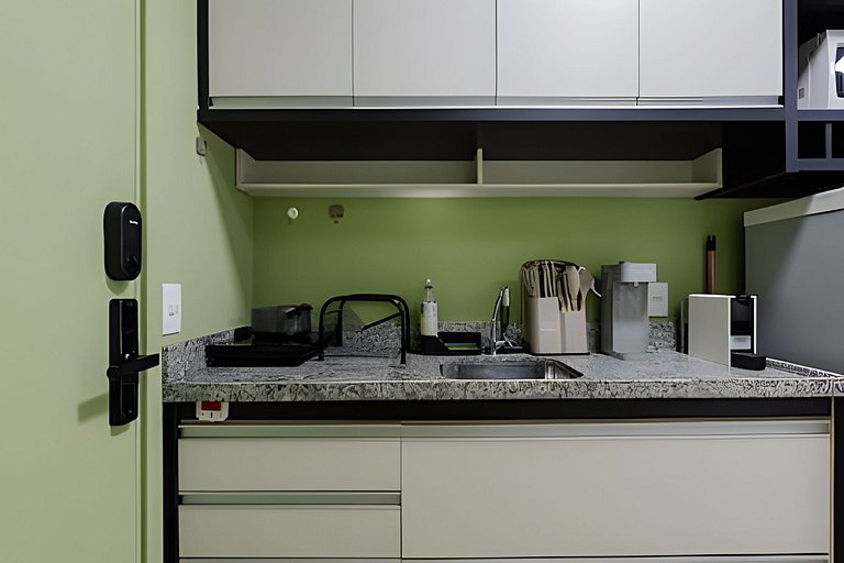 Studio em prédio novo, com Lavanderia e Piscina