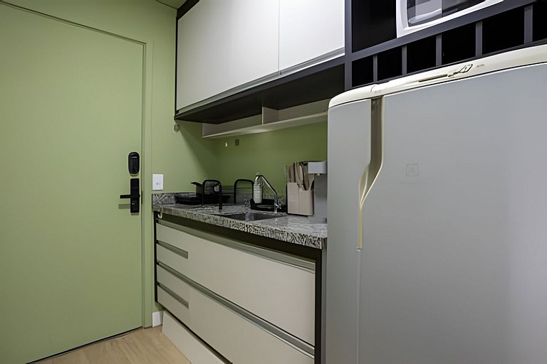 Studio em prédio novo, com Lavanderia e Piscina