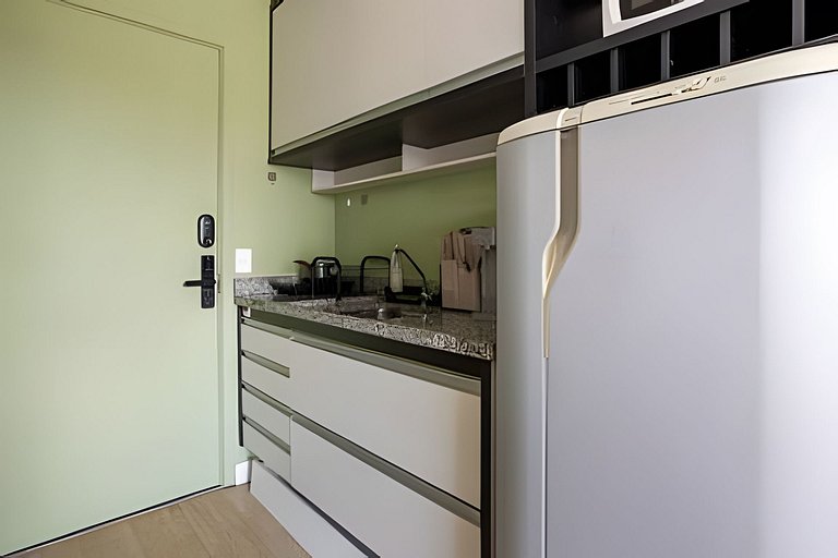 Studio em prédio novo, com Lavanderia e Piscina