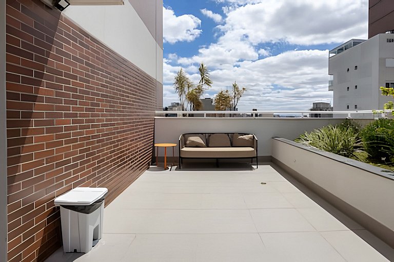 Studio em prédio novo, com Lavanderia e Piscina