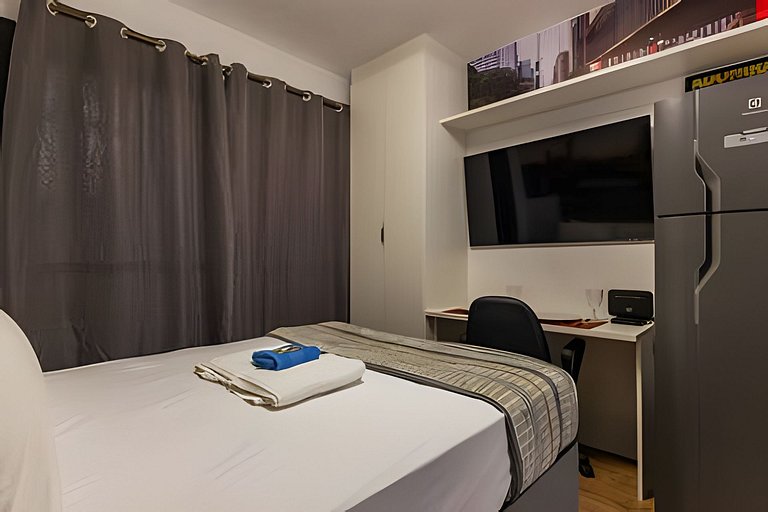 Prédio com Piscina e academia prox da Av. Paulista