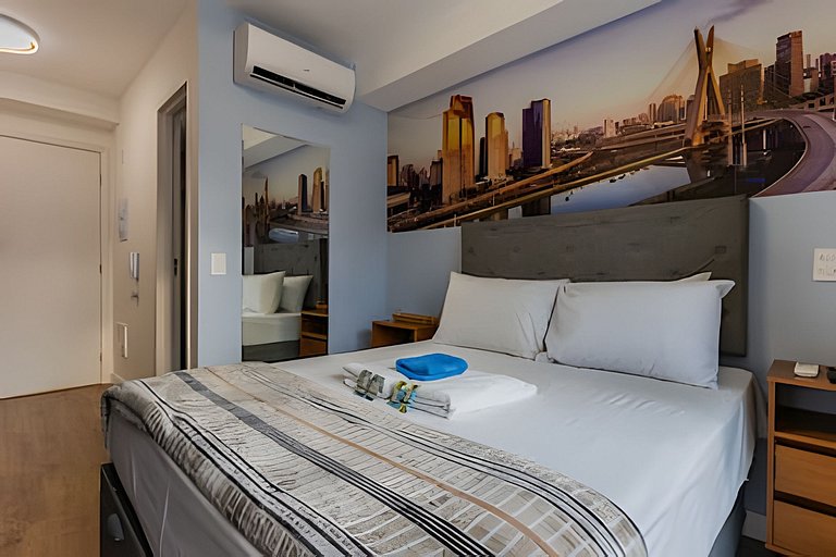 Prédio com Piscina e academia prox da Av. Paulista