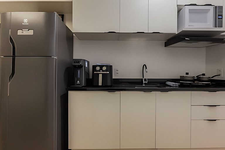 Prédio com Piscina e academia prox da Av. Paulista