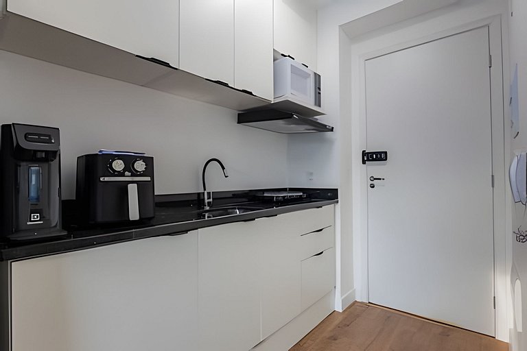 Prédio com Piscina e academia prox da Av. Paulista