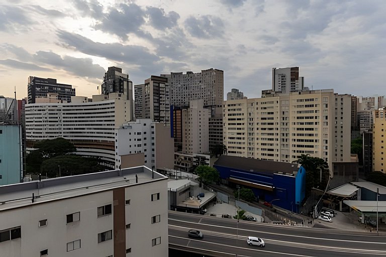 Prédio com Piscina e academia prox da Av. Paulista