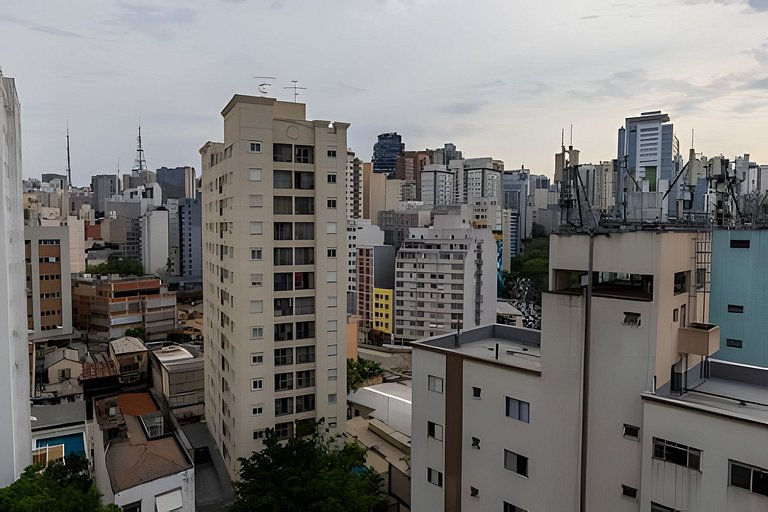 Prédio com Piscina e academia prox da Av. Paulista