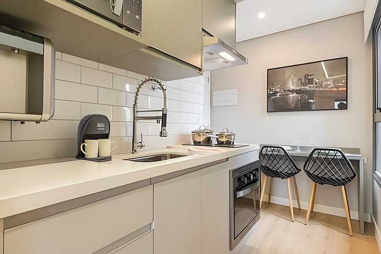 Ao lado do Allianz | Studio p 4 Pessoas