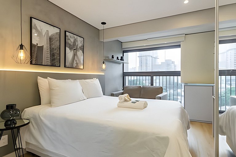 Ao lado do Allianz | Studio p 4 Pessoas