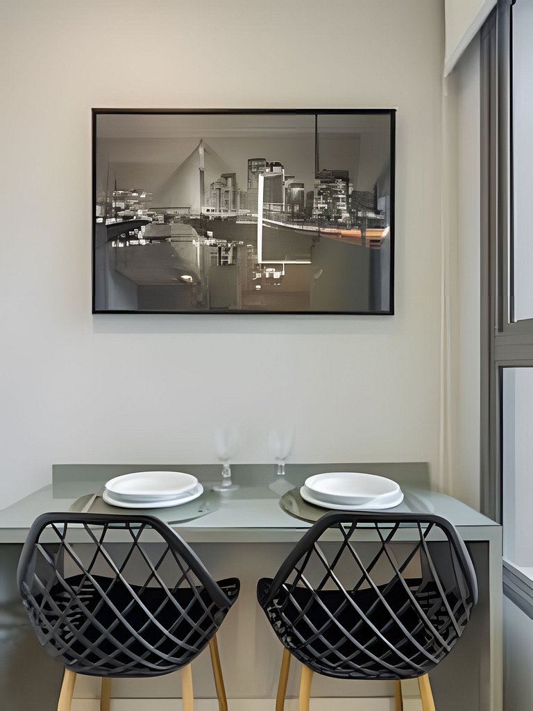 Ao lado do Allianz | Studio p 4 Pessoas