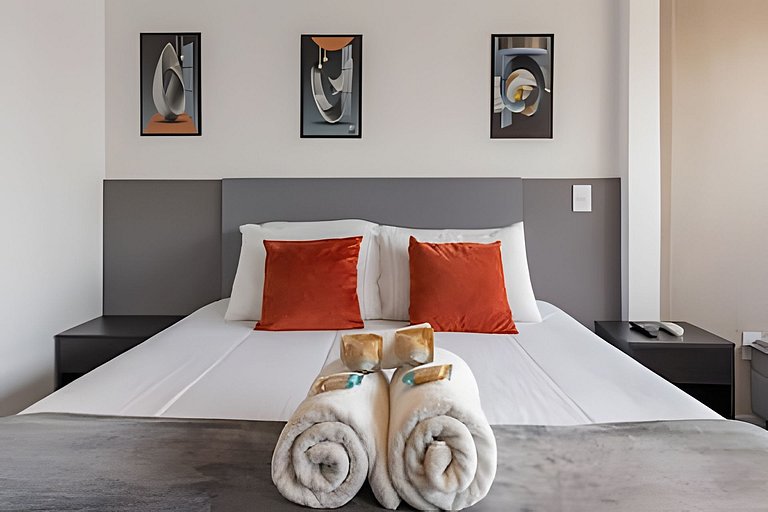 Studio c/ Cama Casal e Sofá-Cama prox do Allianz