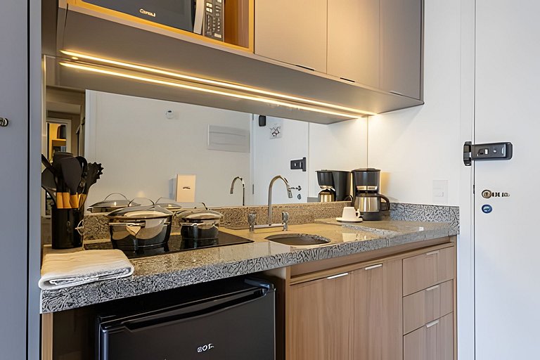 Studio c/ Cama Casal e Sofá-Cama prox do Allianz