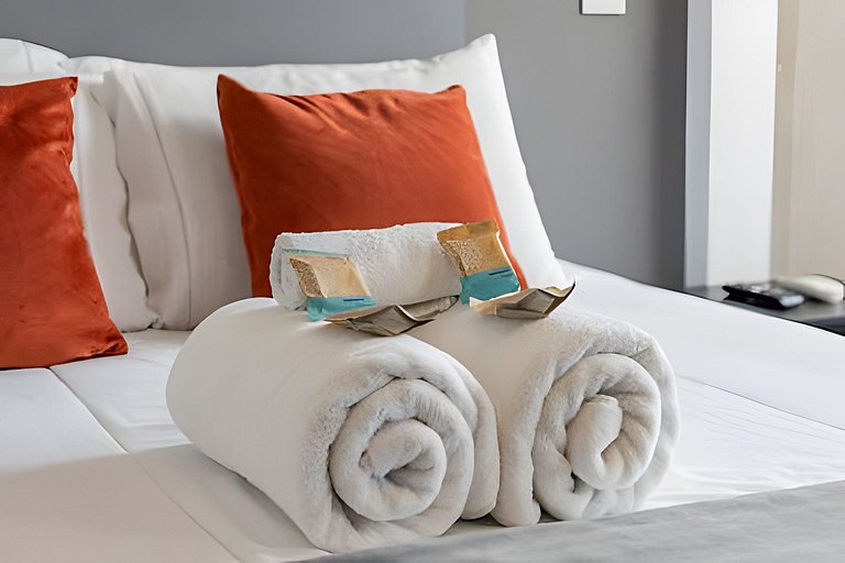 Studio c/ Cama Casal e Sofá-Cama prox do Allianz