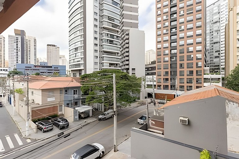 Apto p/ 4 entre Itaim e Ibirapuera